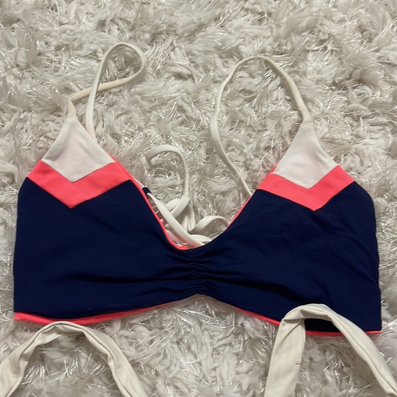 L space bikini tops - Picture 2 of 7